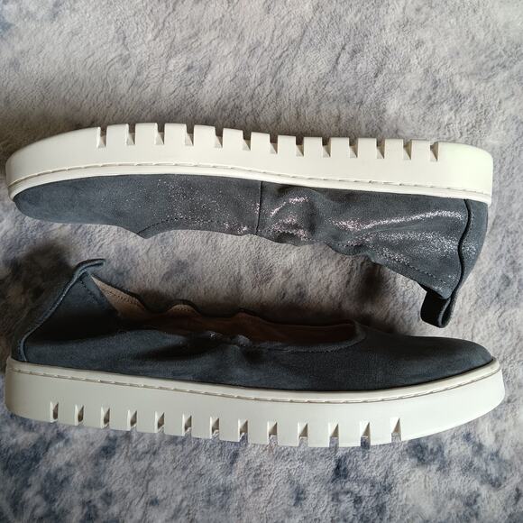 Vionic Gray Flats - Picture 6 of 11